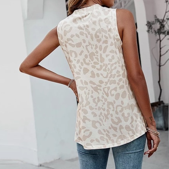 New ENNO Leopard print sleeveless V-neck size XXL. With 2 buttons - Picture 14 of 15